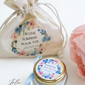 bougie fête des mères personnalisée 65ml + pochon surprise en coton bleue