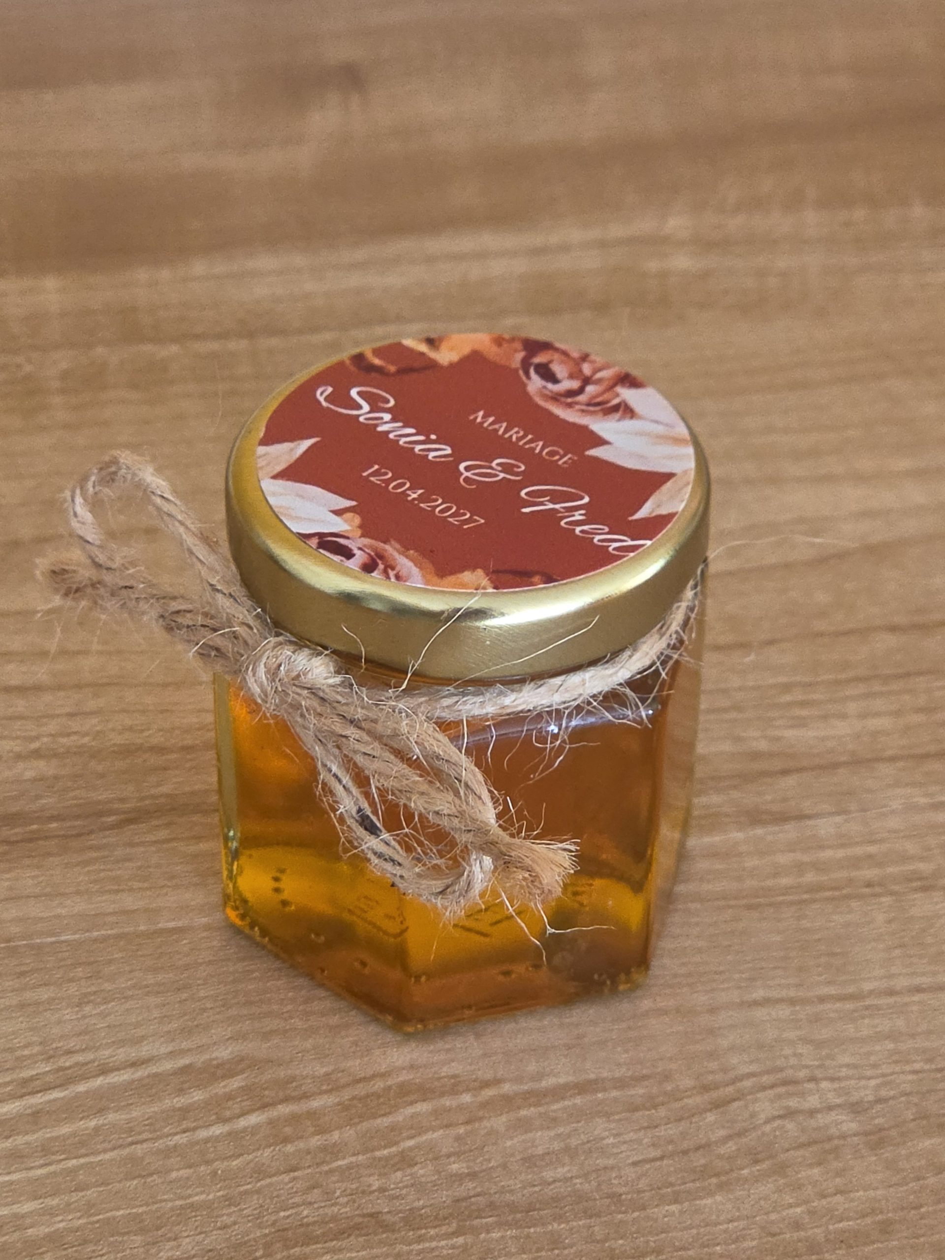 cadeau invité mariage– petit pot de miel personnalisé ( personnalisation sur le couvercle )